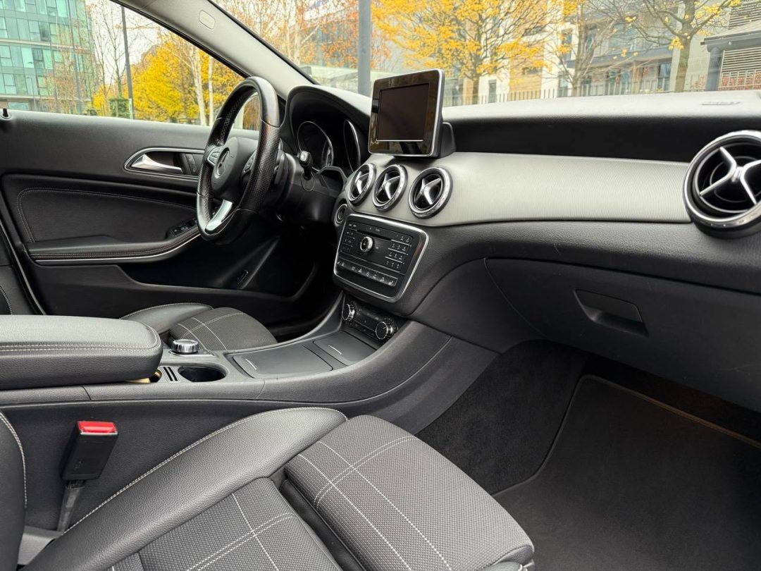 MERCEDES-BENZ GLA 2015
