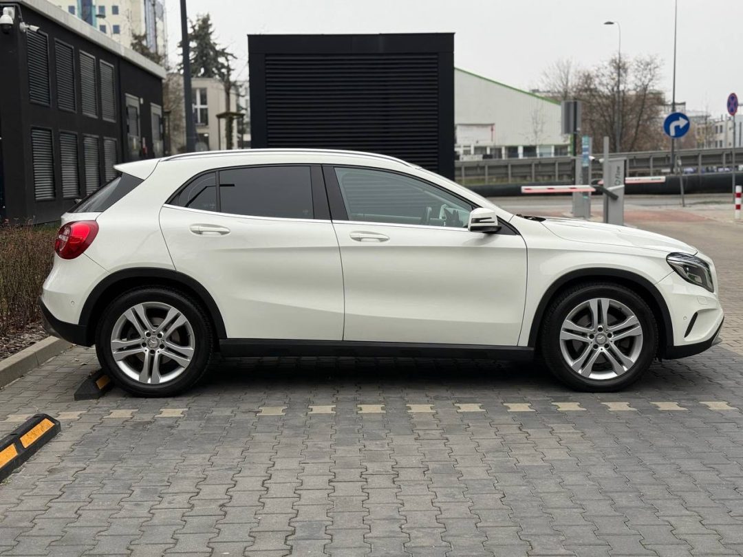 MERCEDES-BENZ GLA 2015