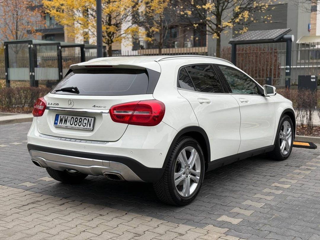 MERCEDES-BENZ GLA 2015
