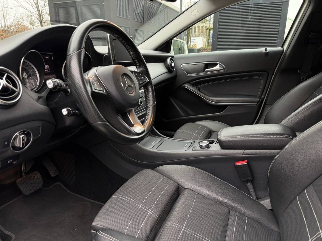 MERCEDES-BENZ GLA 2015