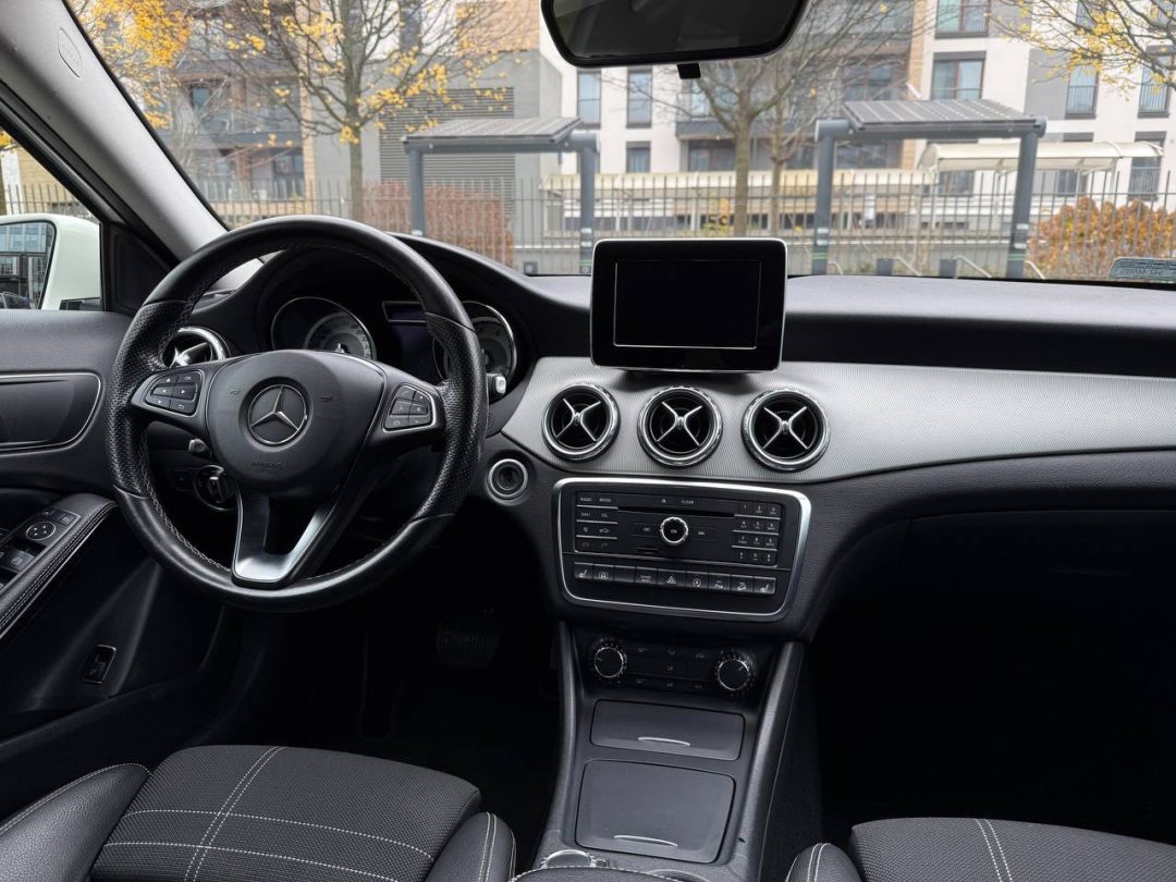 MERCEDES-BENZ GLA 2015