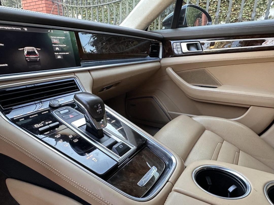 PORSCHE PANAMERA 2018