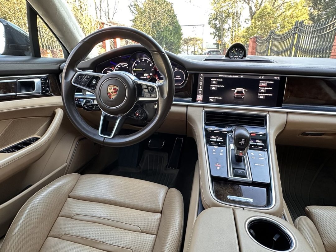 PORSCHE PANAMERA 2018