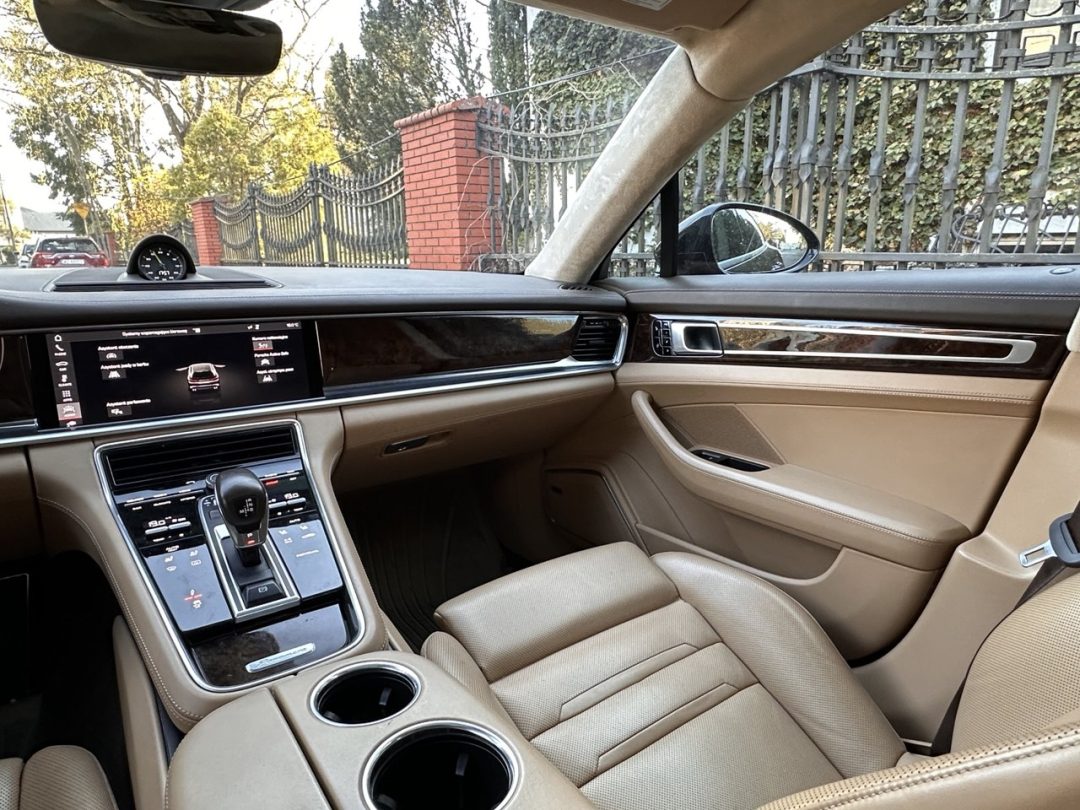 PORSCHE PANAMERA 2018