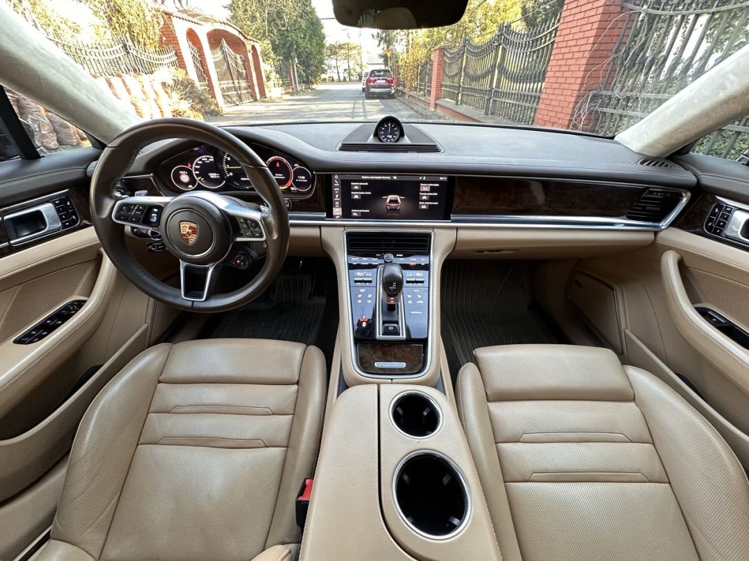 PORSCHE PANAMERA 2018
