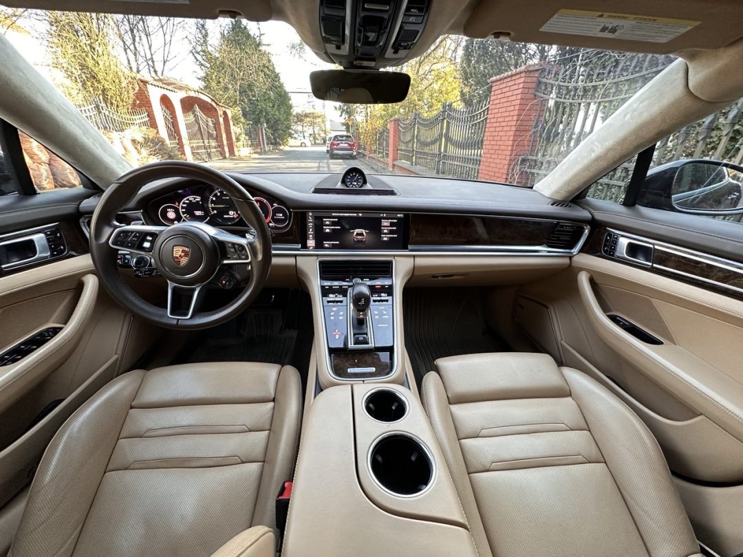 PORSCHE PANAMERA 2018