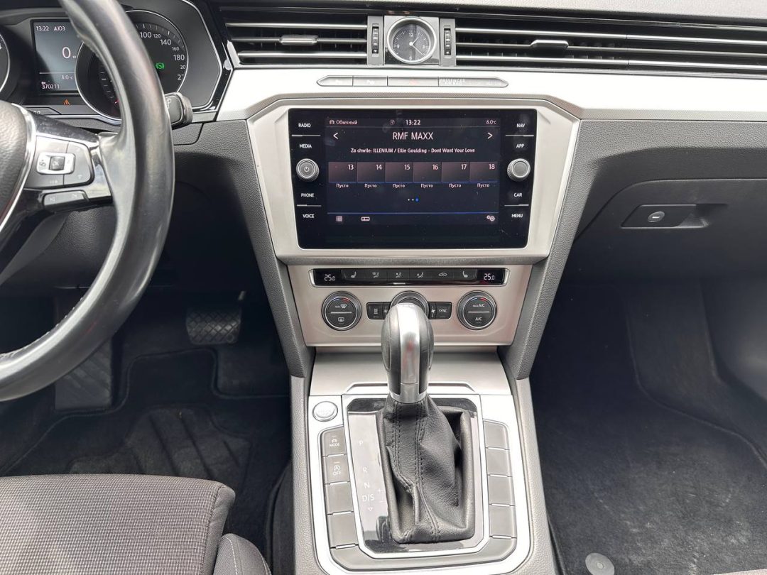 VOLKSWAGEN PASSAT 2019