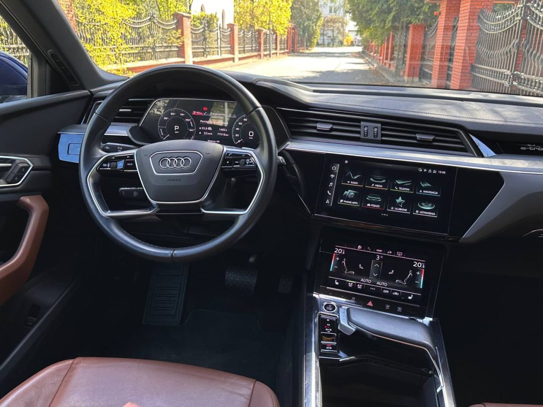 AUDI E-TRON 2022