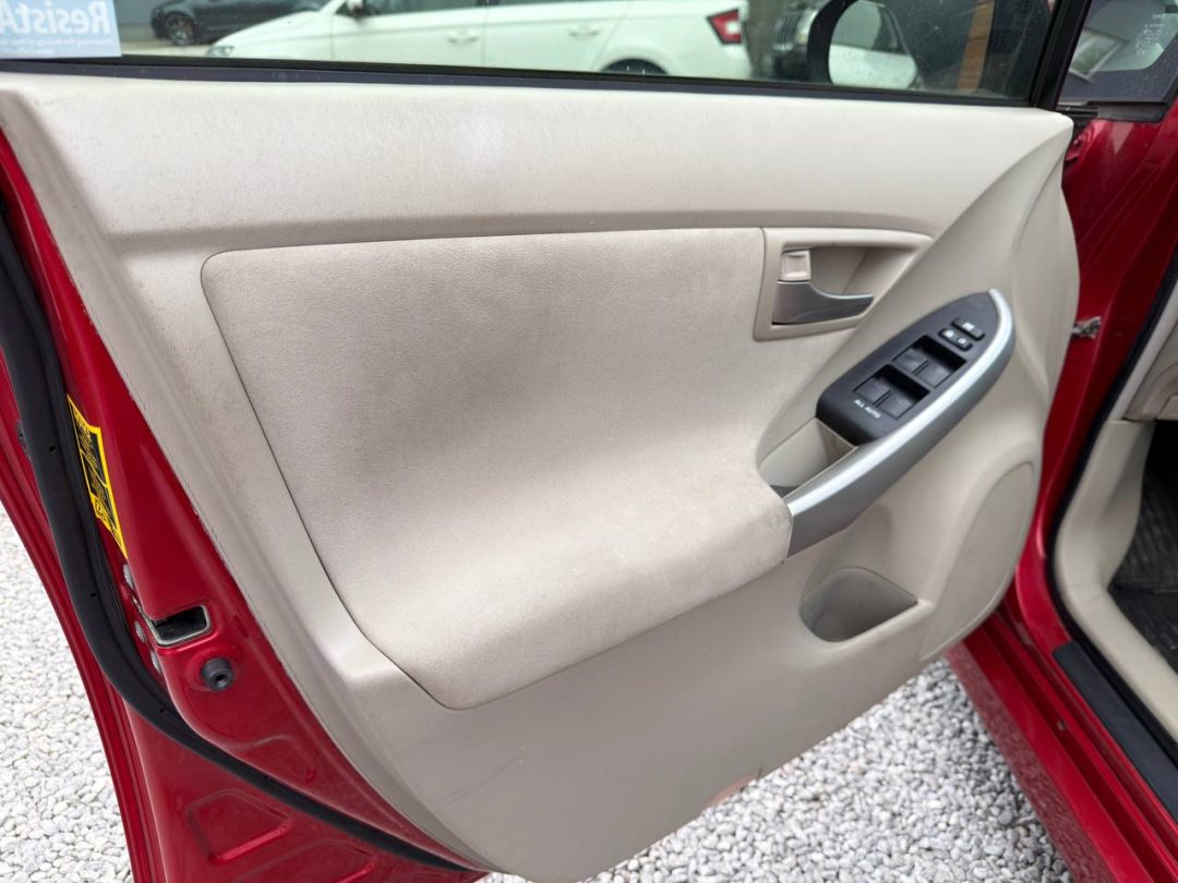 TOYOTA PRIUS 2014