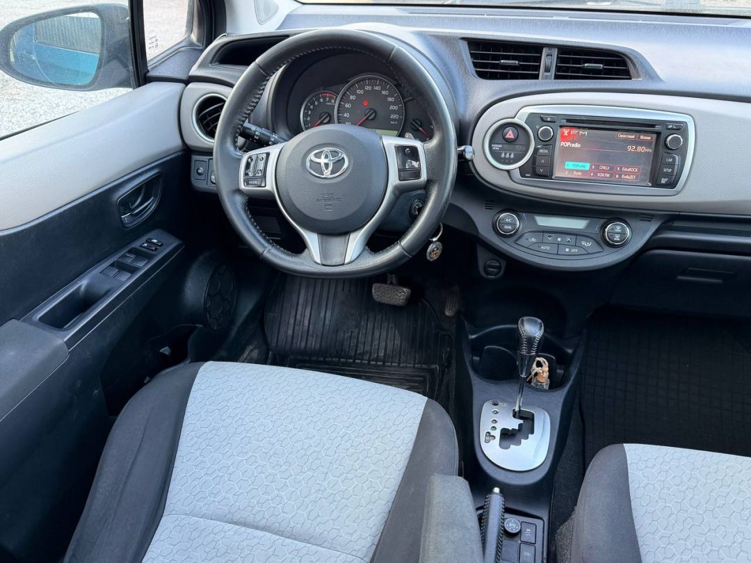 TOYOTA YARIS 2011