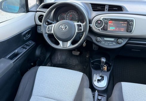 toyota yaris 2011