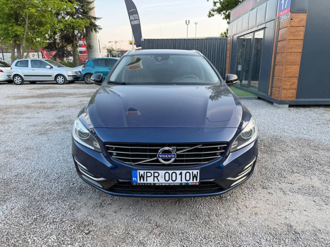 VOLVO V60 2015