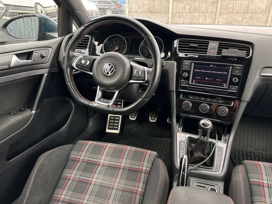 VOLKSWAGEN GOLF GTI 2019
