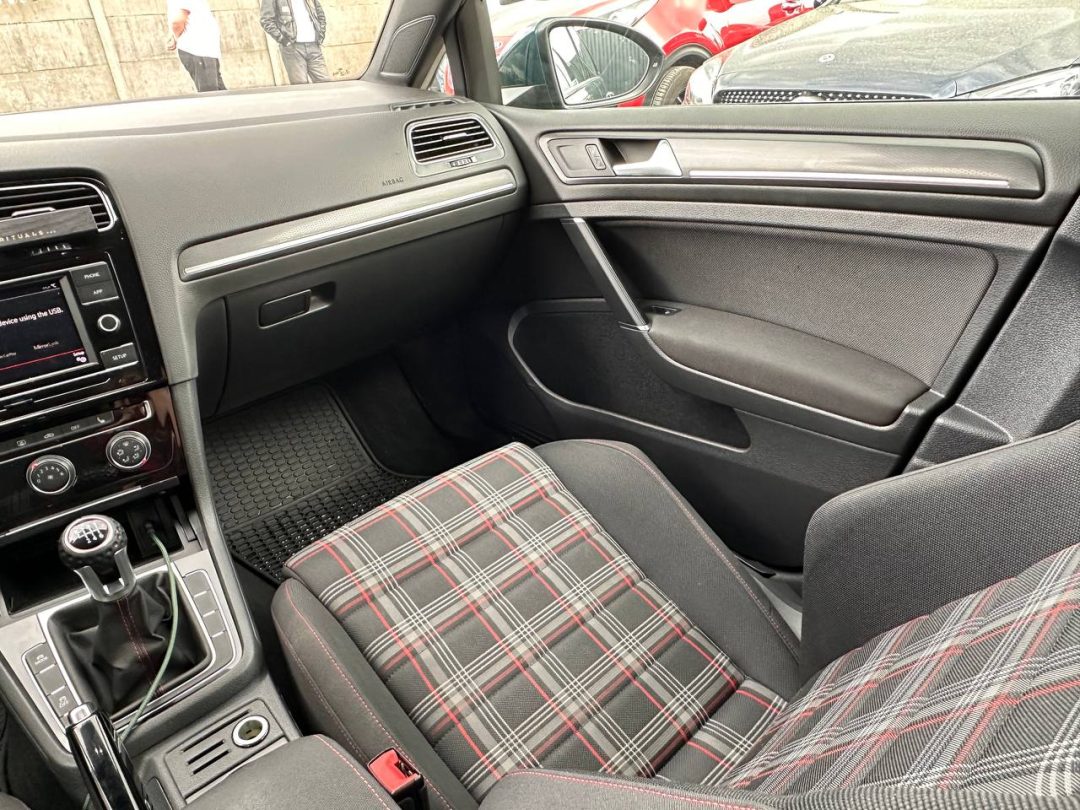 VOLKSWAGEN GOLF GTI 2019