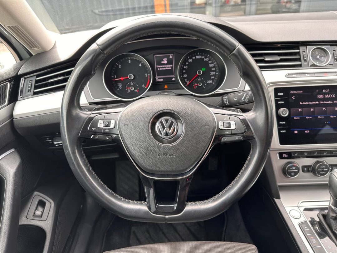 VOLKSWAGEN PASSAT 2019