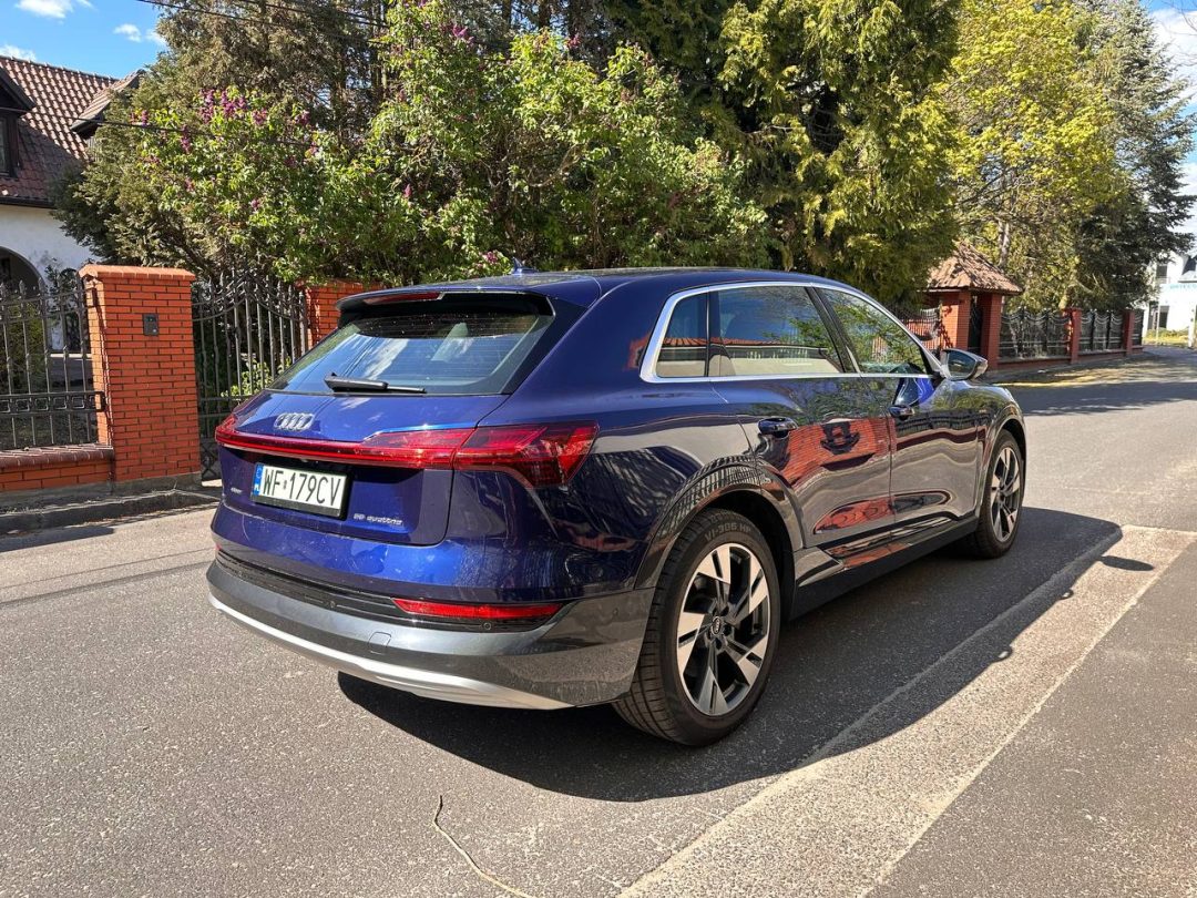 AUDI E-TRON 2022