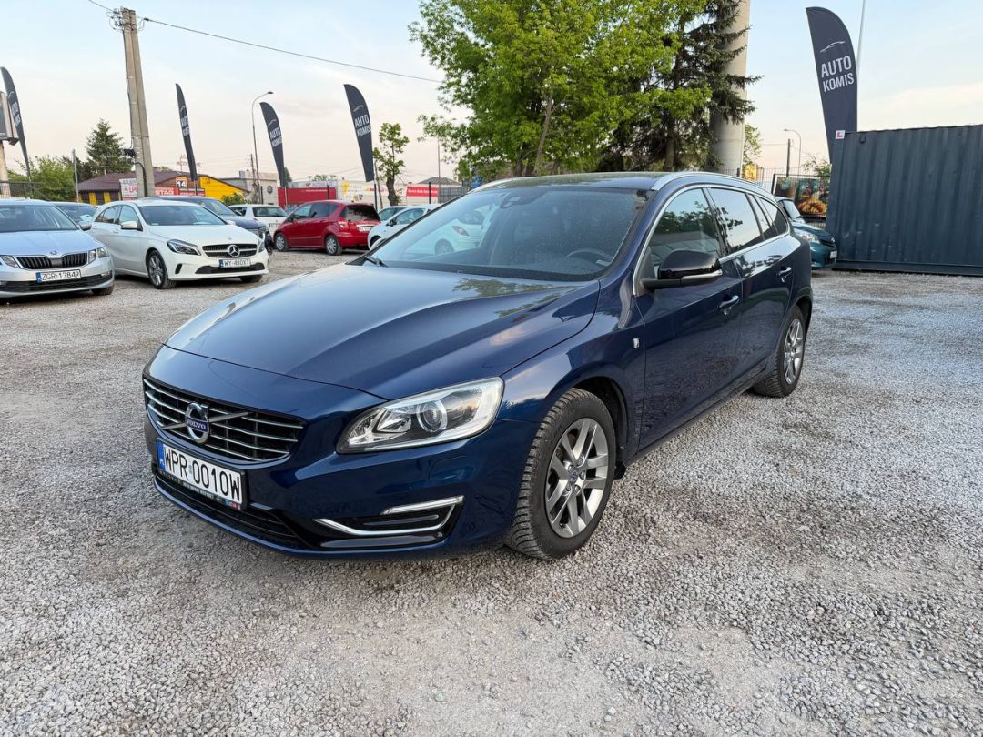 VOLVO V60 2015