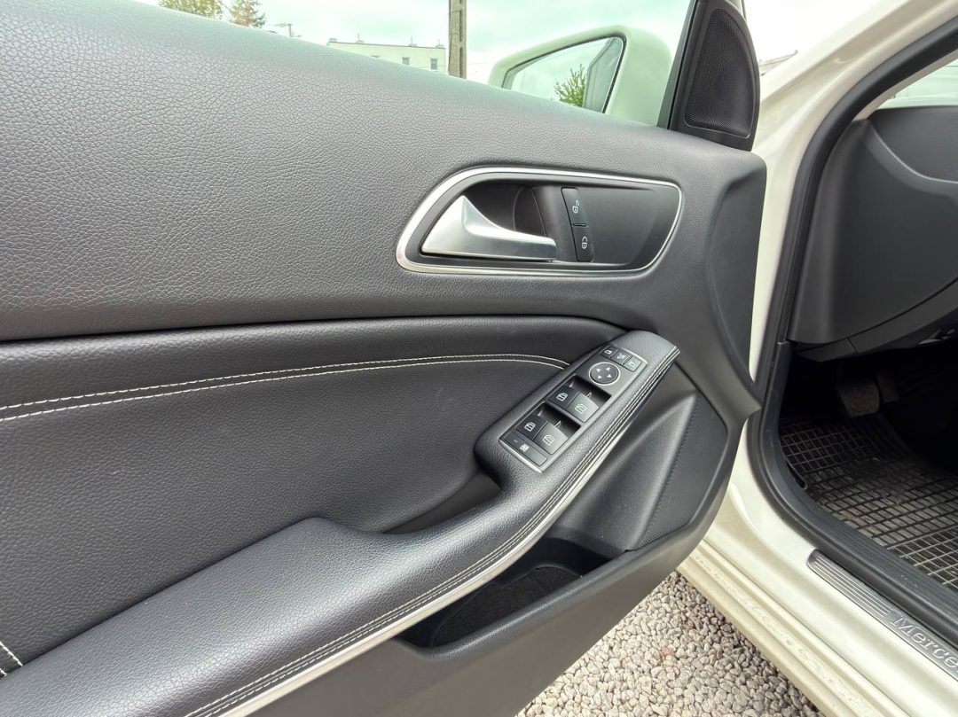 MERCEDES-BENZ A-КЛАСС 2015