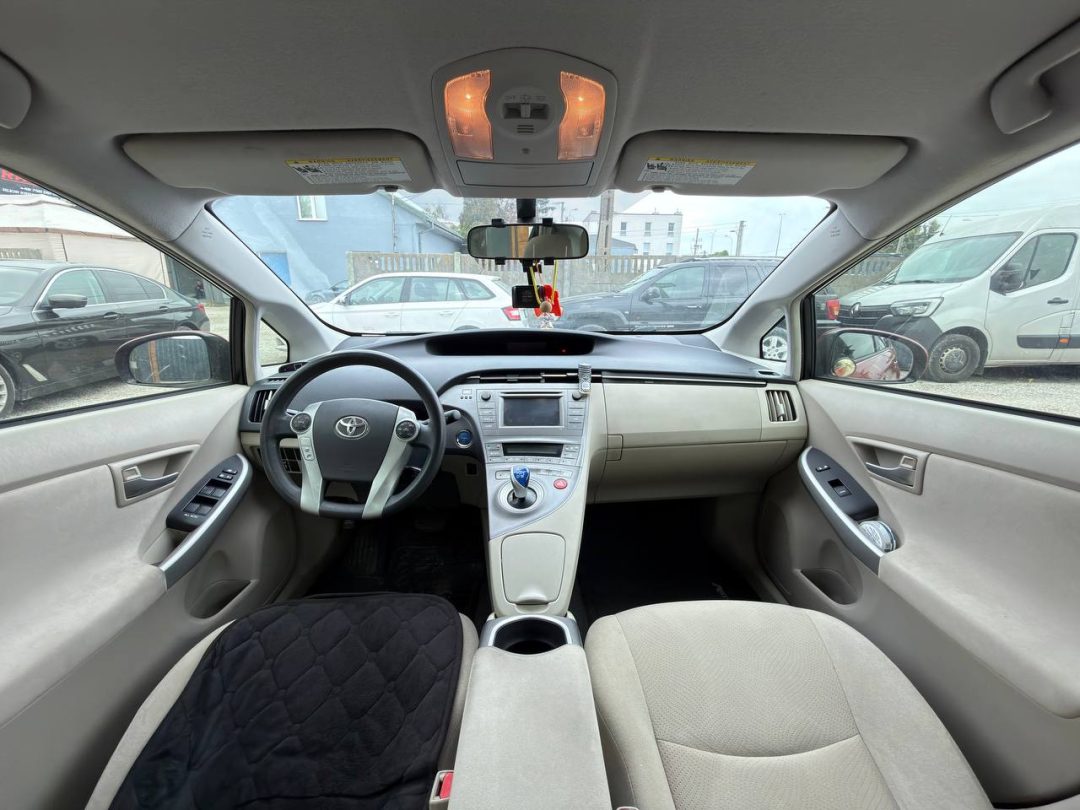 TOYOTA PRIUS 2014