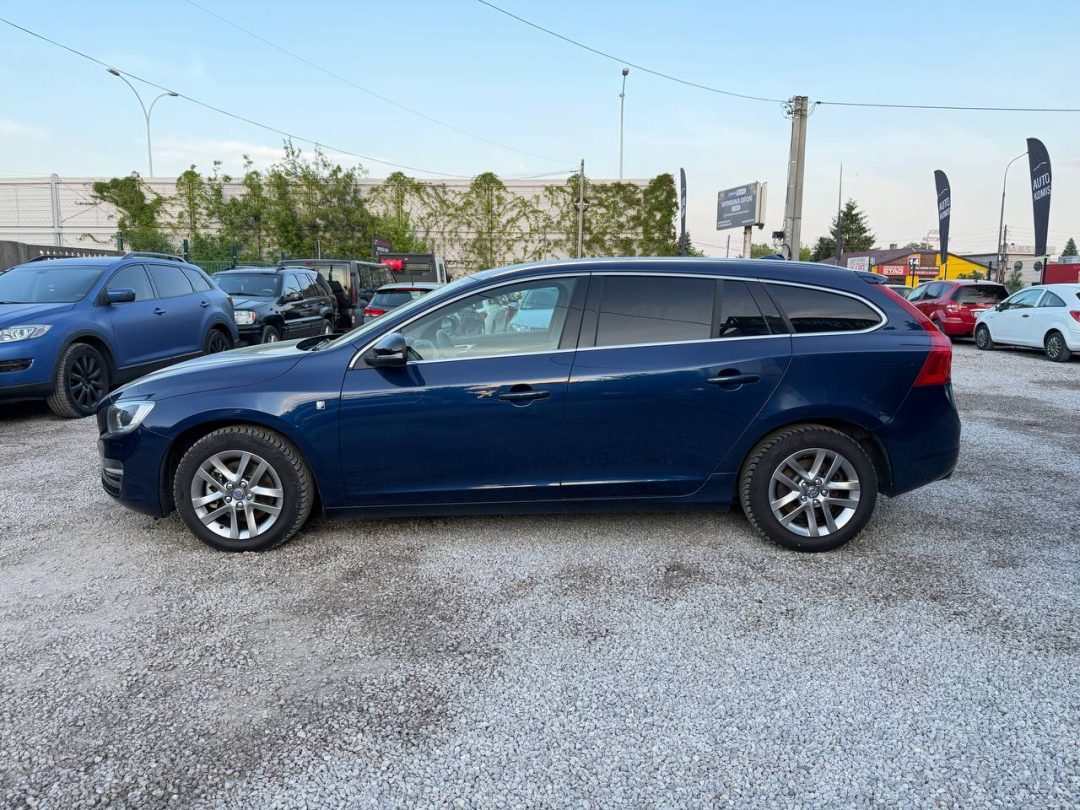 VOLVO V60 2015