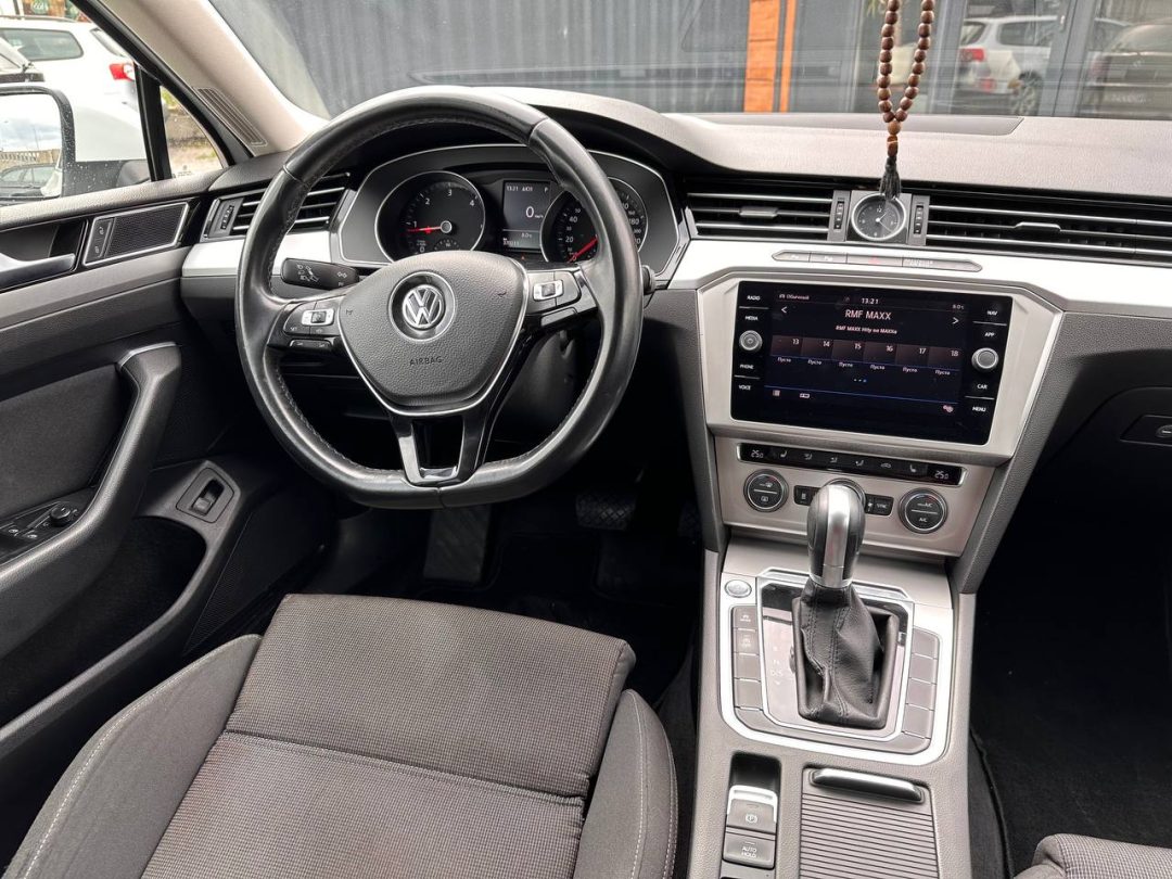 VOLKSWAGEN PASSAT 2019