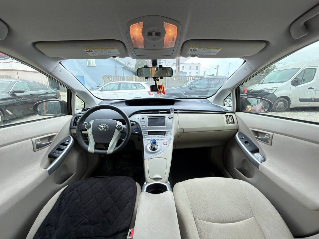 TOYOTA PRIUS 2014