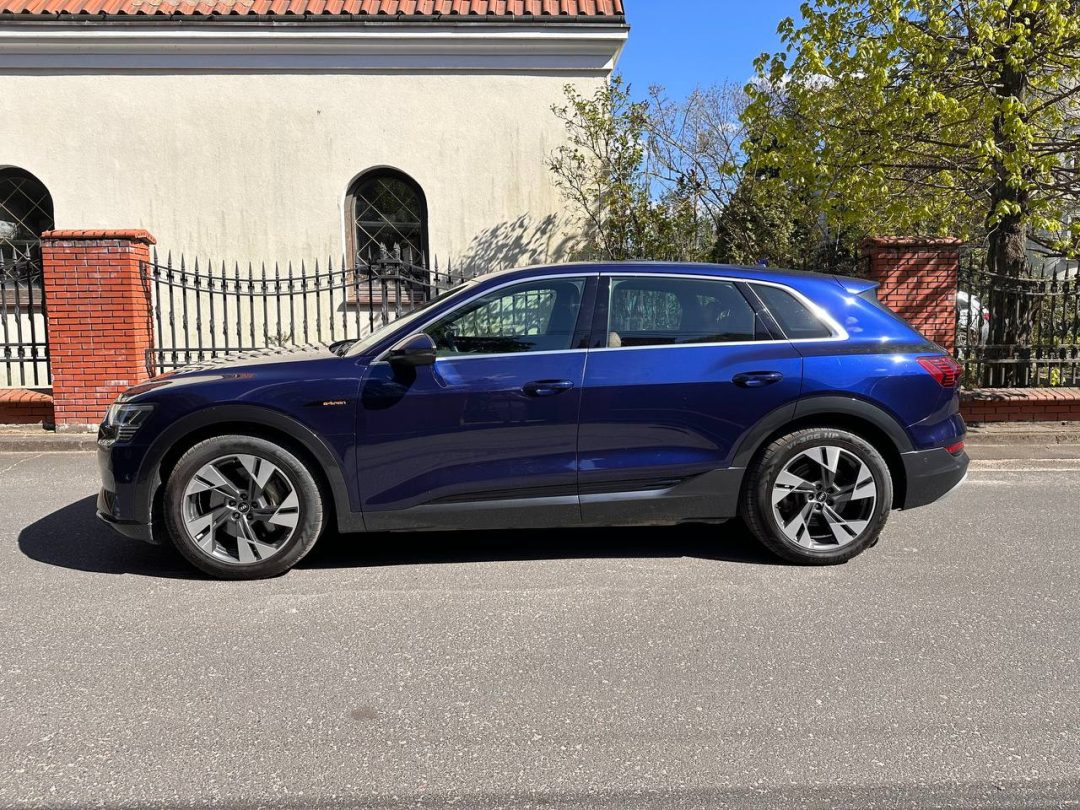 AUDI E-TRON 2022