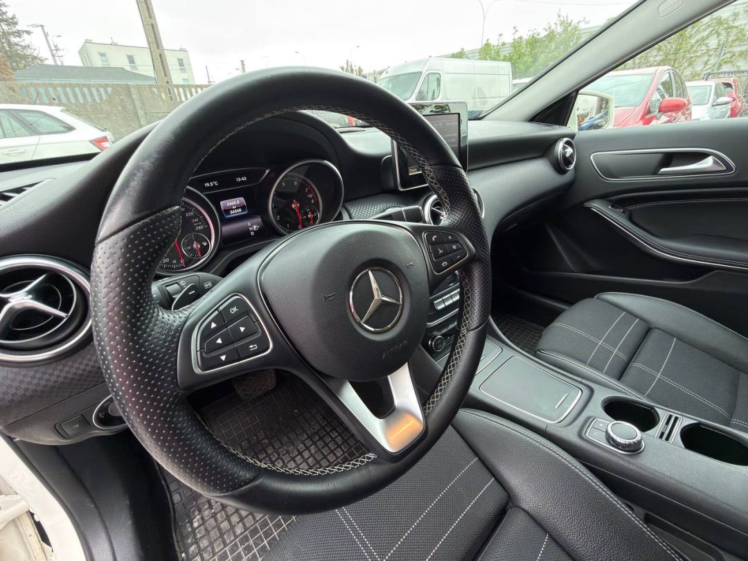 MERCEDES-BENZ A-КЛАСС 2015