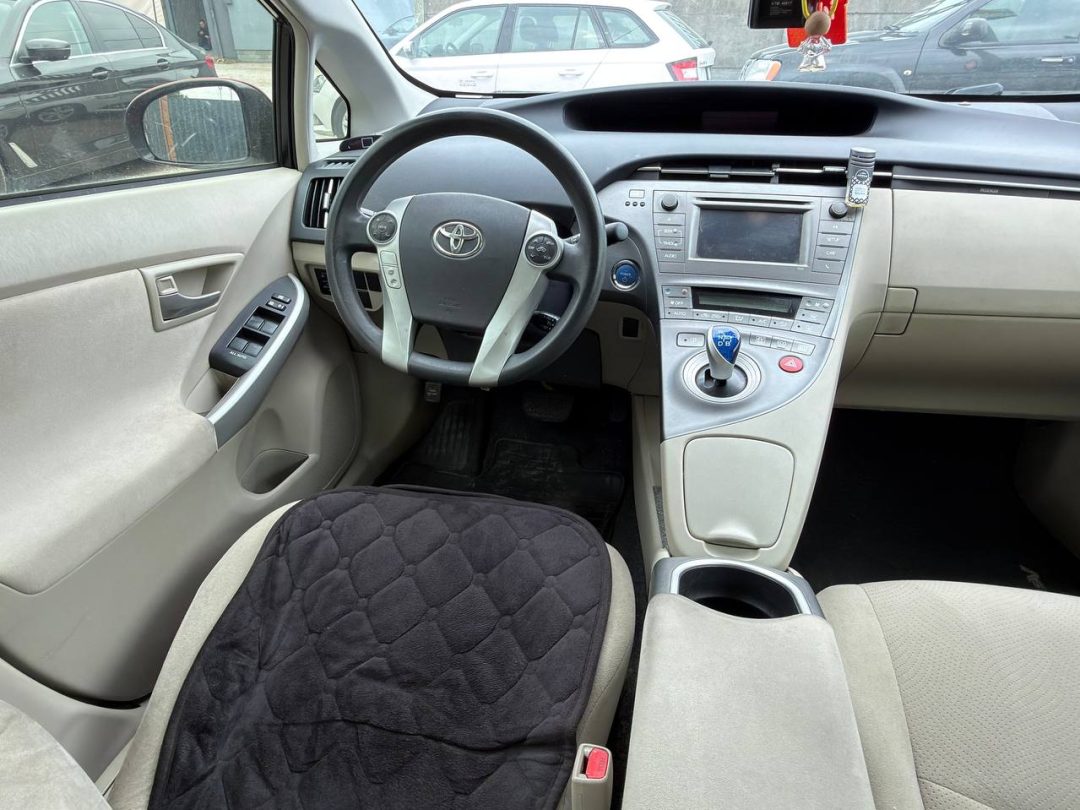 TOYOTA PRIUS 2014