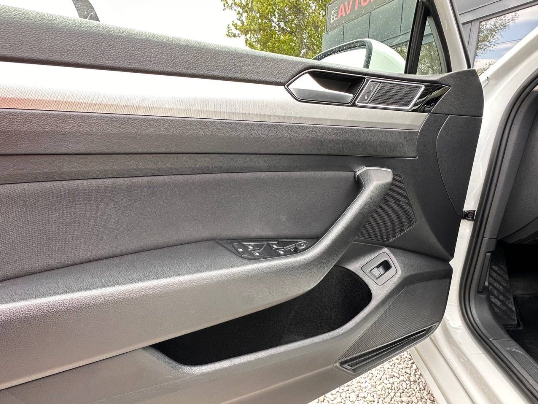 VOLKSWAGEN PASSAT 2019