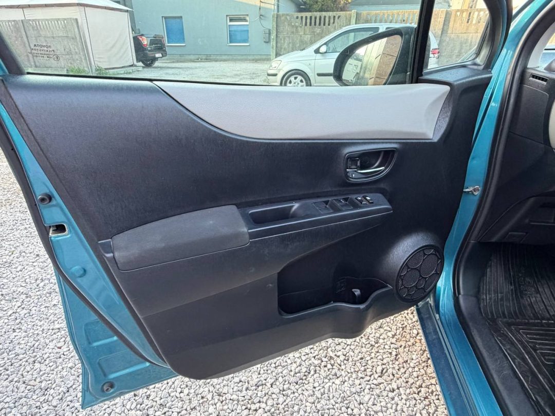 TOYOTA YARIS 2011