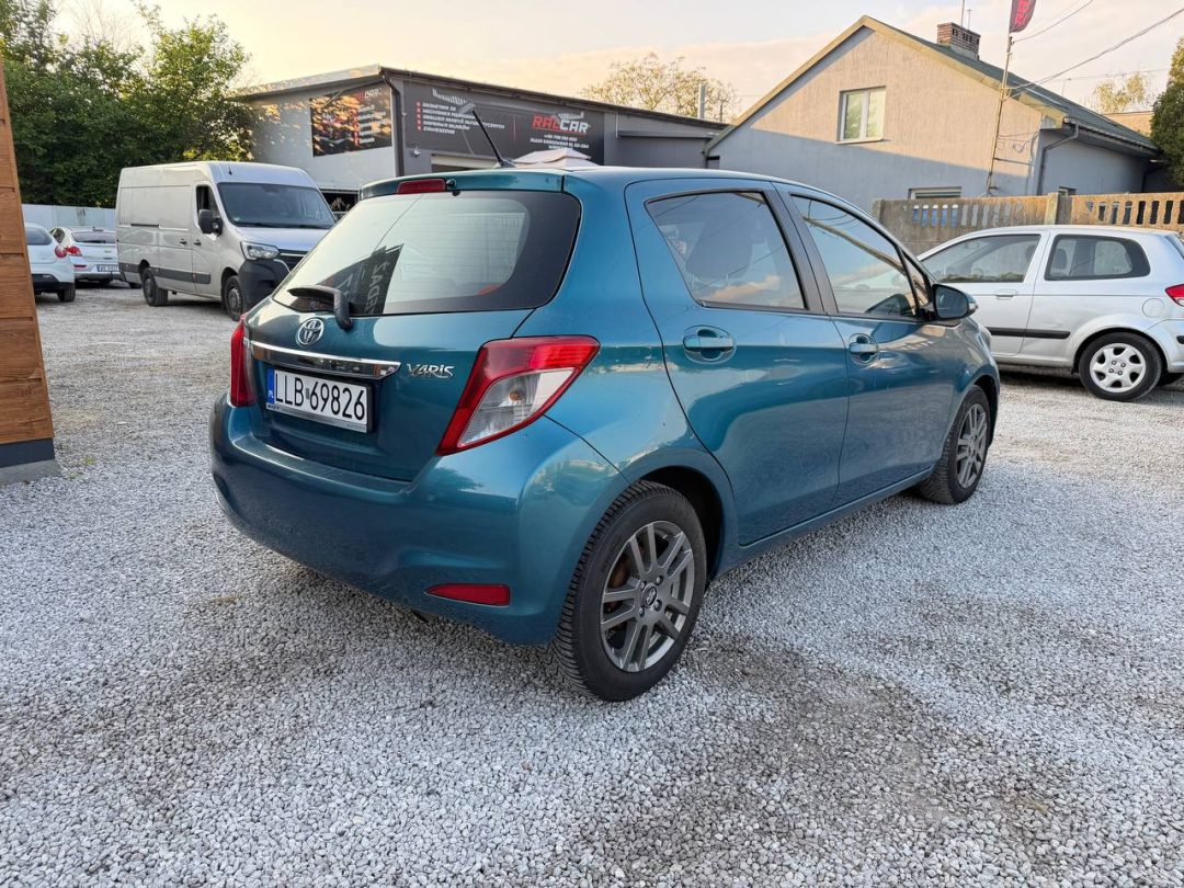 TOYOTA YARIS 2011