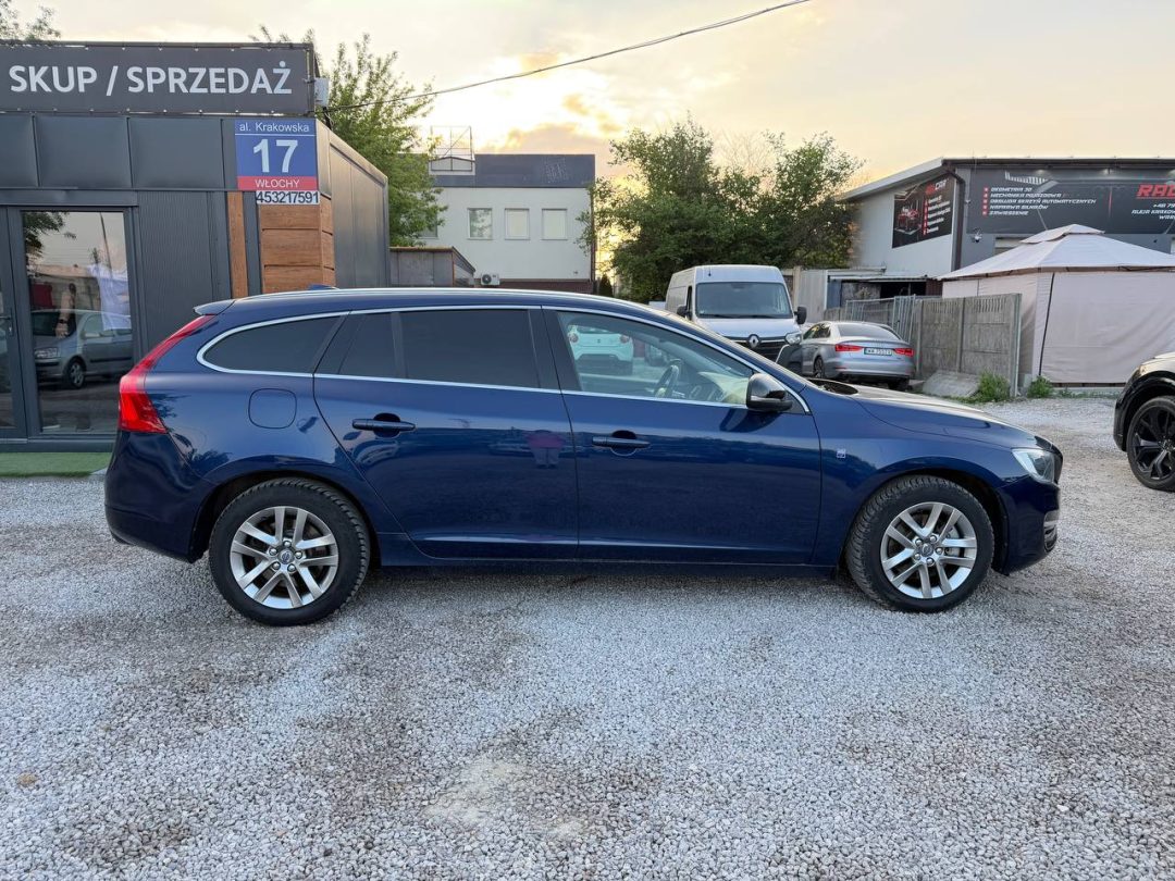 VOLVO V60 2015