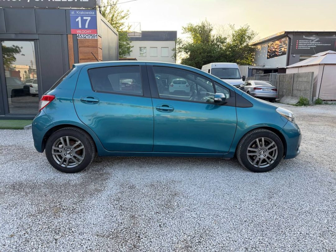 TOYOTA YARIS 2011