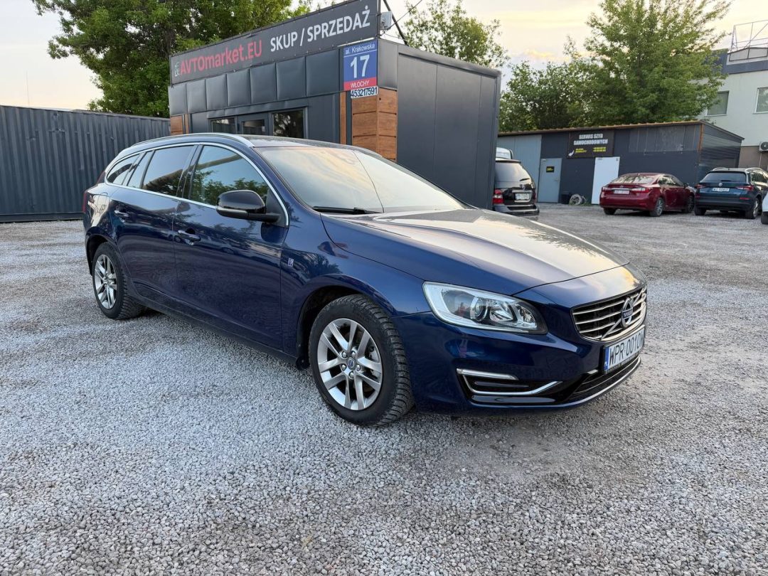 VOLVO V60 2015