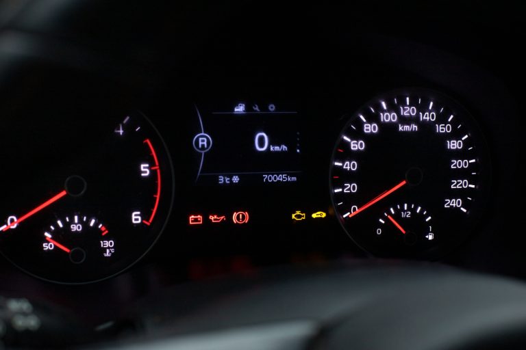 Как распознать скрученный пробег на авто