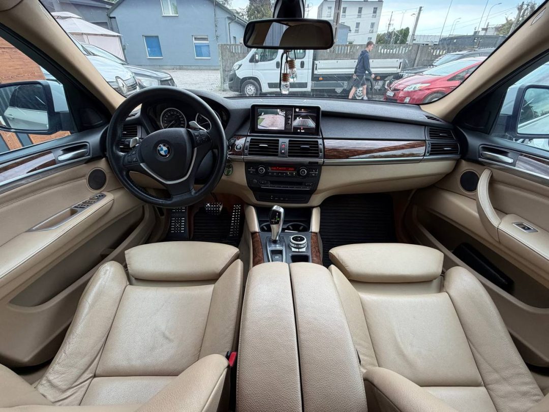 BMW X6 2011