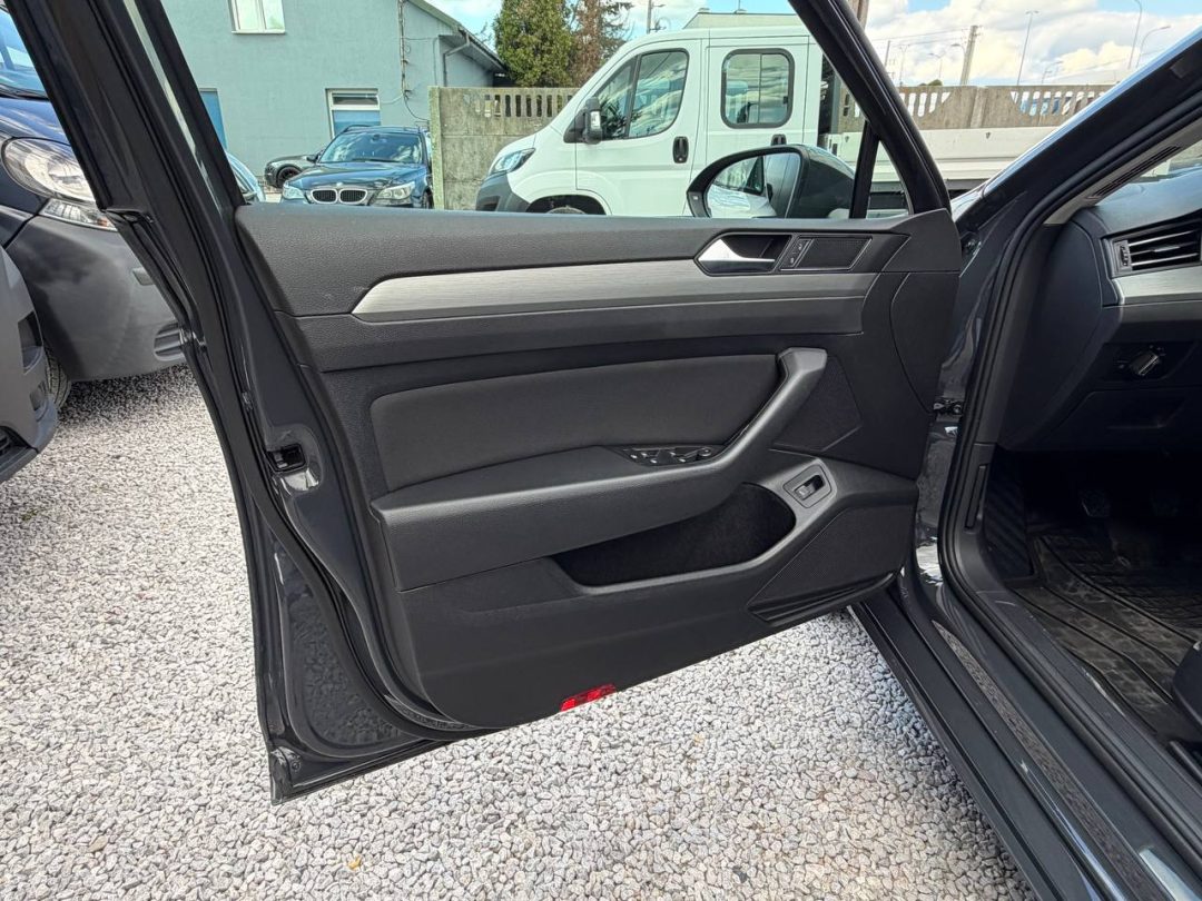VOLKSWAGEN PASSAT 2020