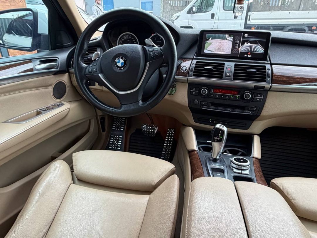 BMW X6 2011