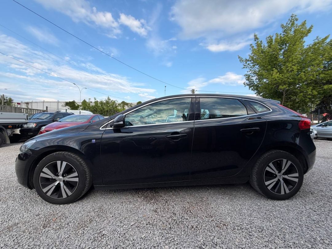 VOLVO V40 2014