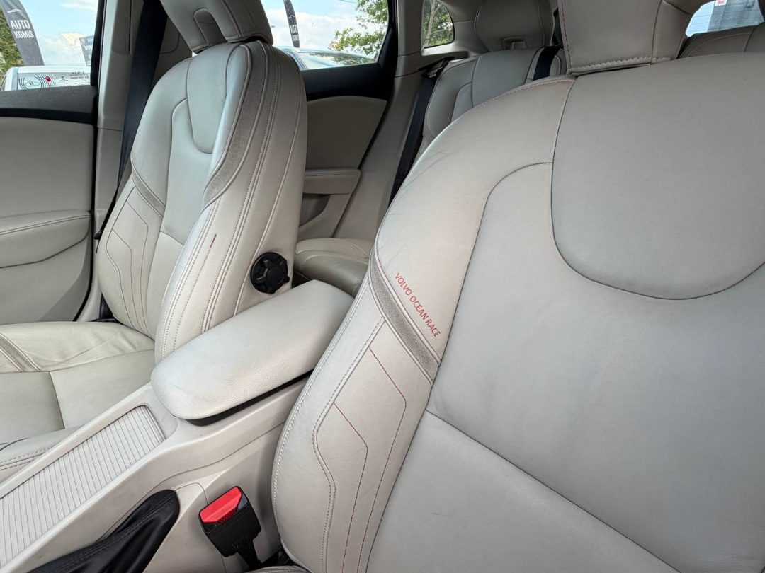 VOLVO V40 2014