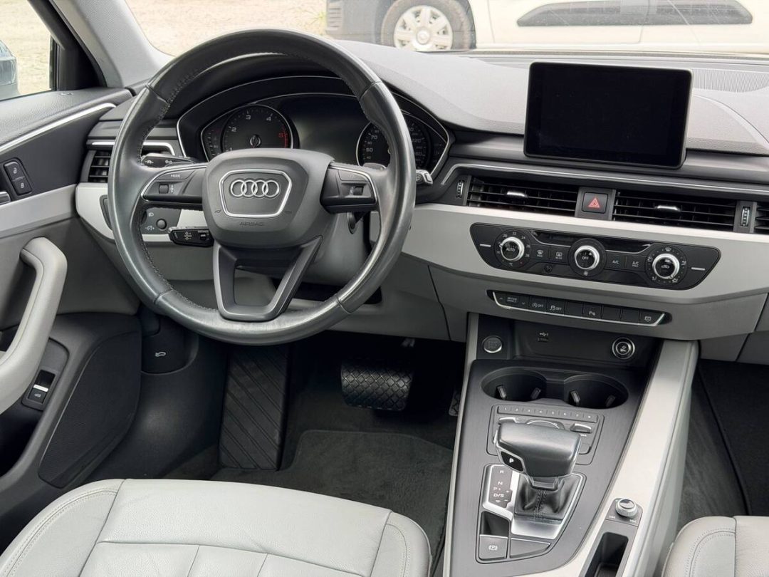 AUDI A4 2019