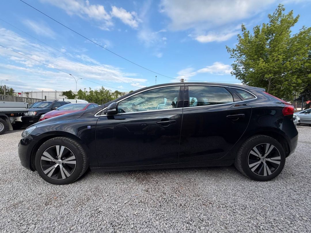 VOLVO V40 2014