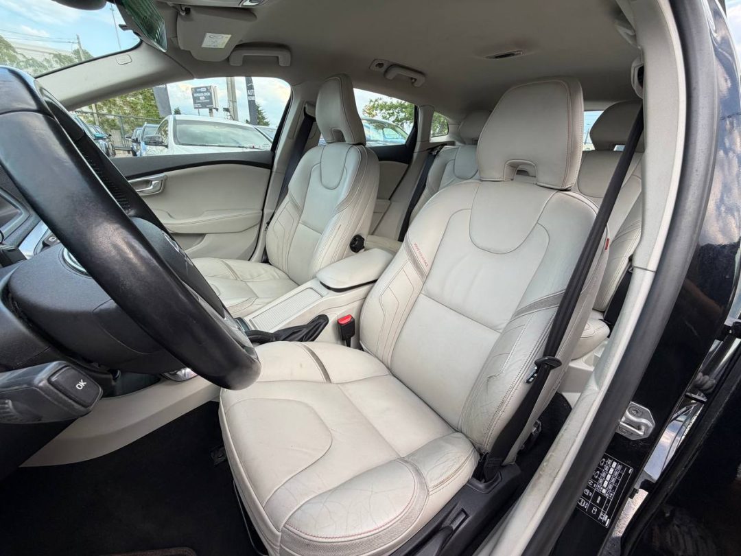 VOLVO V40 2014