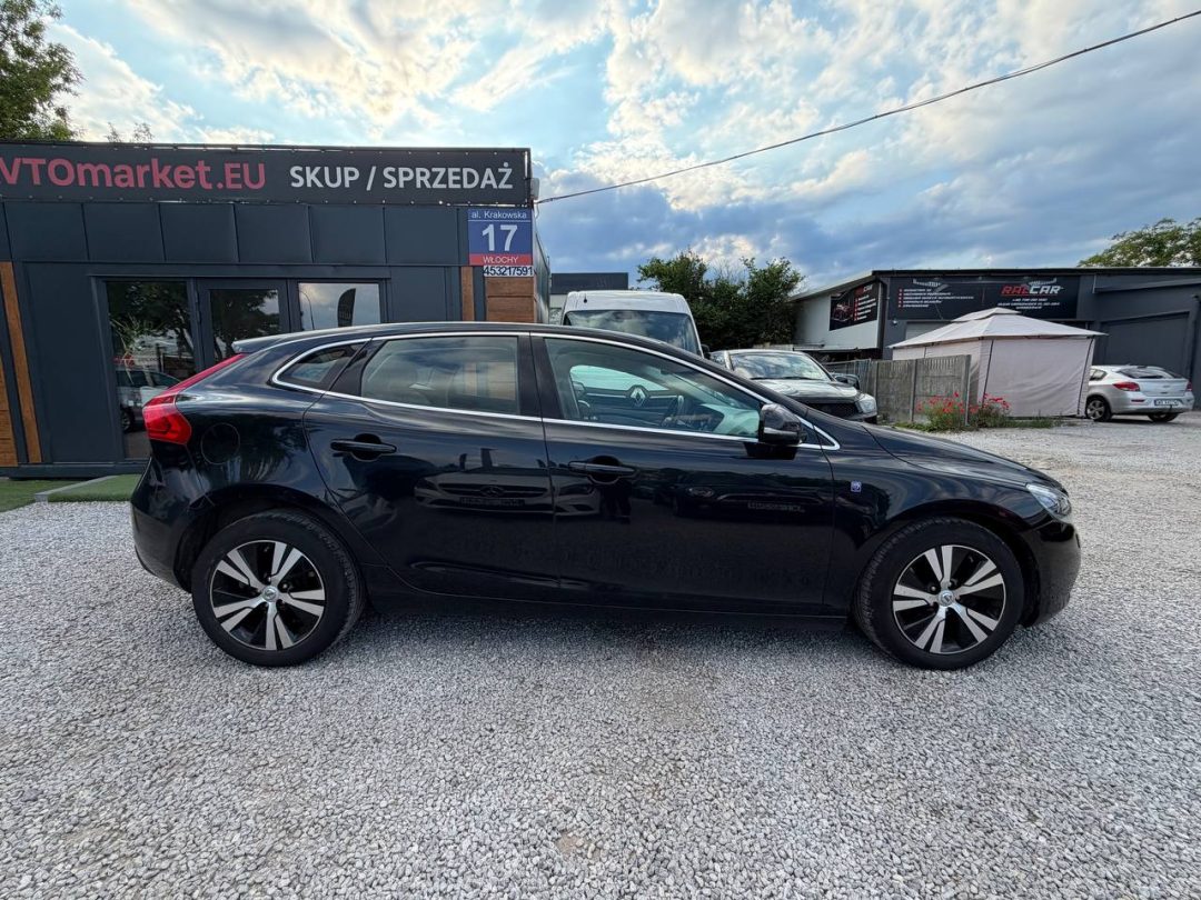 VOLVO V40 2014