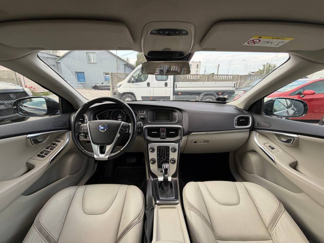 VOLVO V40 2014