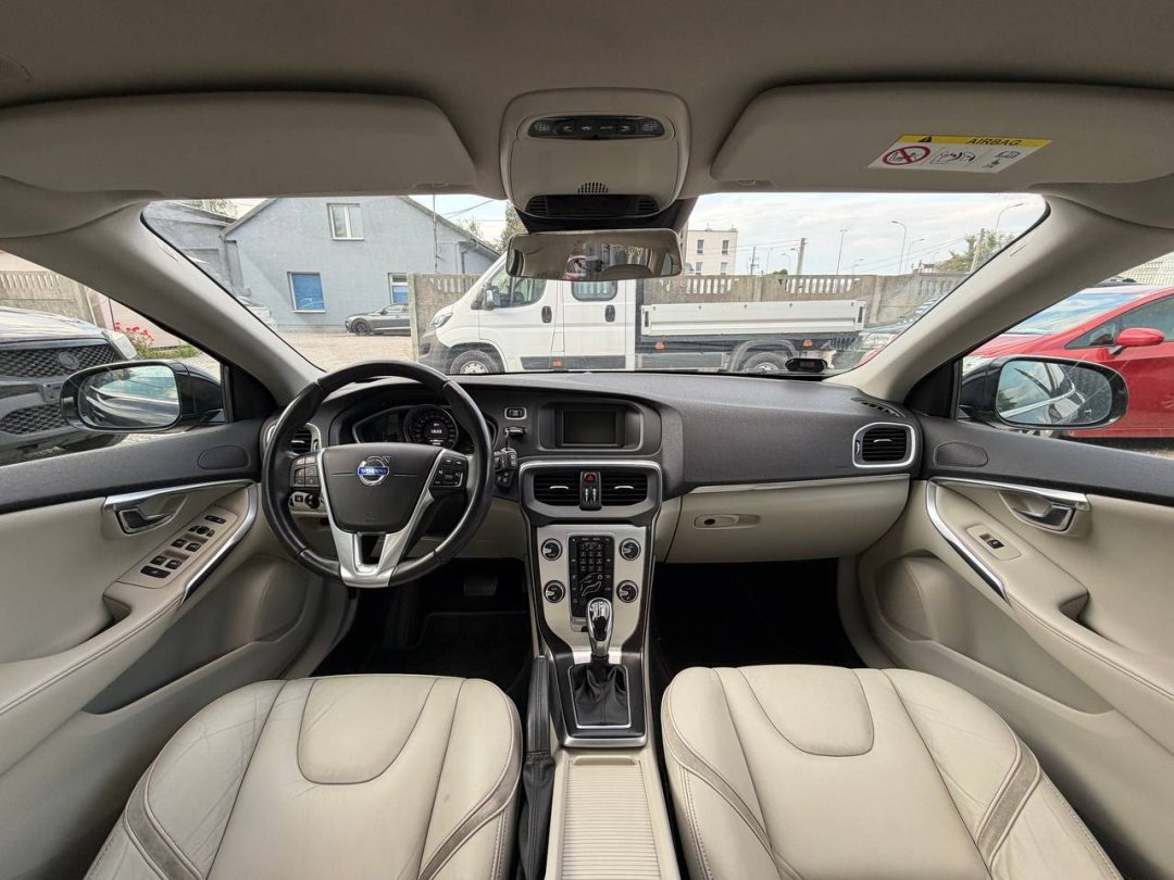 VOLVO V40 2014