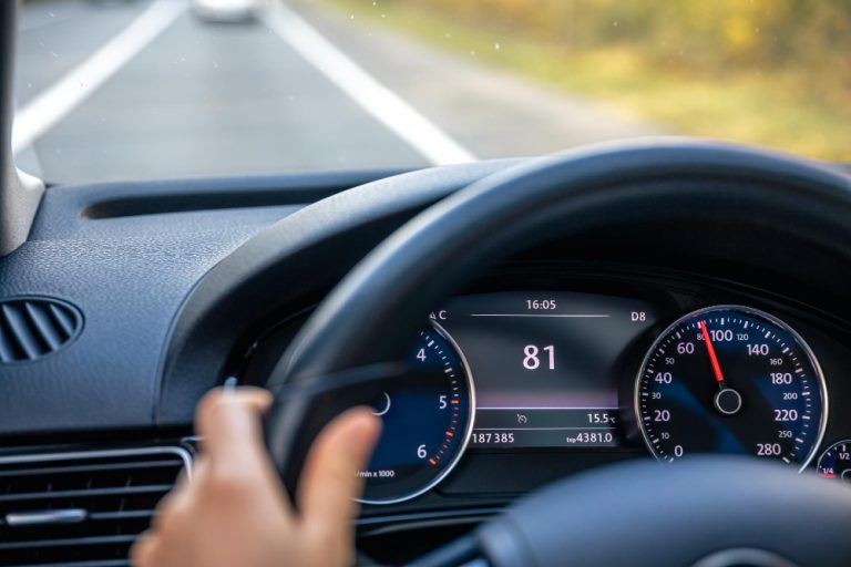 Стоит ли покупать автомобиль с большим пробегом: мифы и реальность