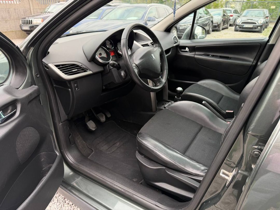 PEUGEOT 207 2009
