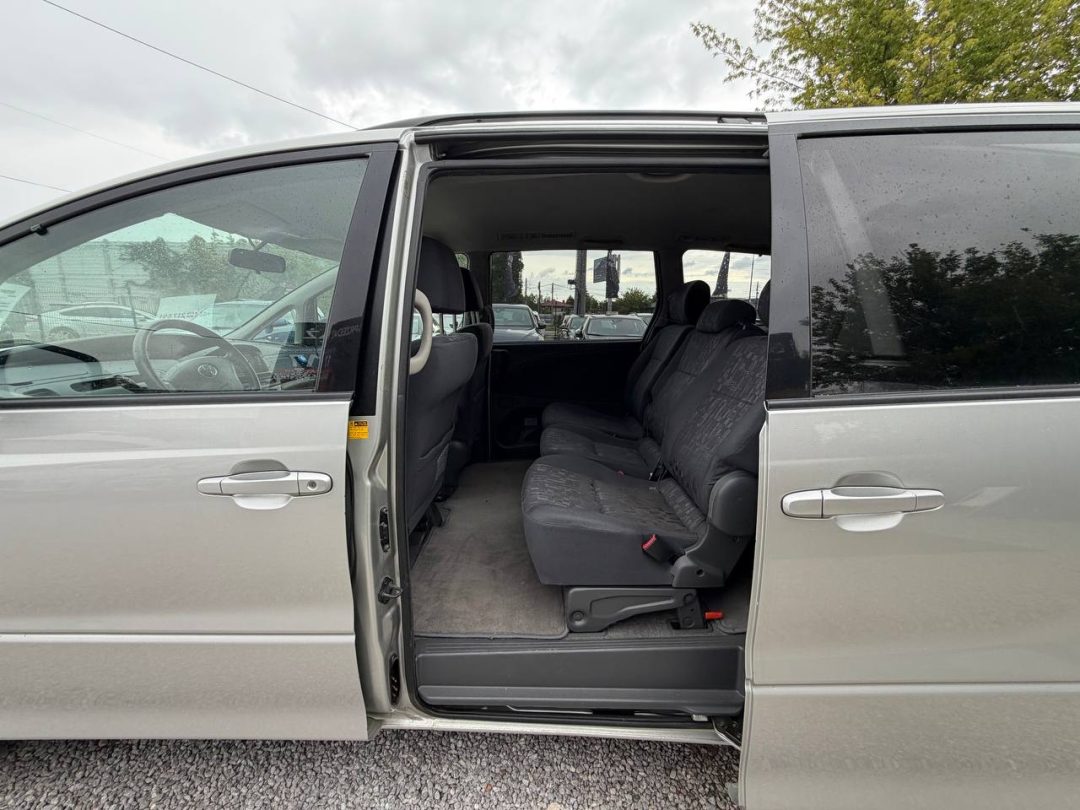 TOYOTA PREVIA 2004